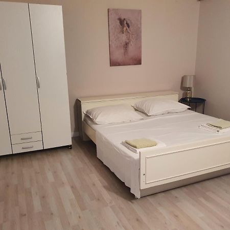 Apartamento Apartman Luka Sinj Exterior foto