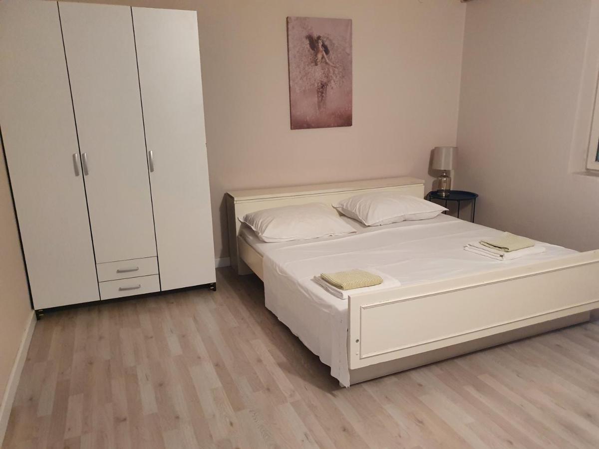 Apartamento Apartman Luka Sinj Exterior foto